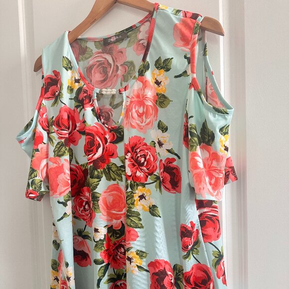 Leah Jolie 3X Floral Tie Front Cold Shoulder Hi-Low Top - Picture 1 of 8